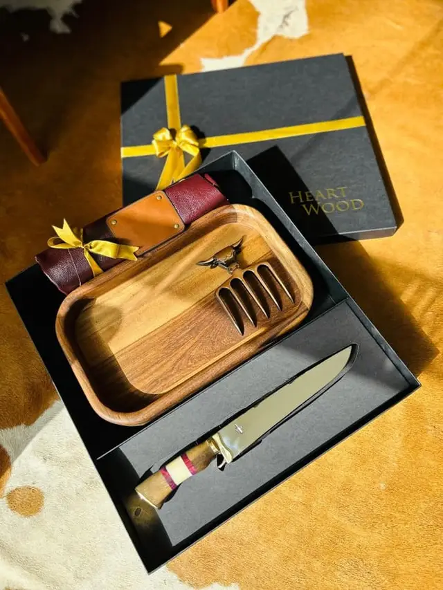 Estuche Heartwood con delantal y set de parrilla
