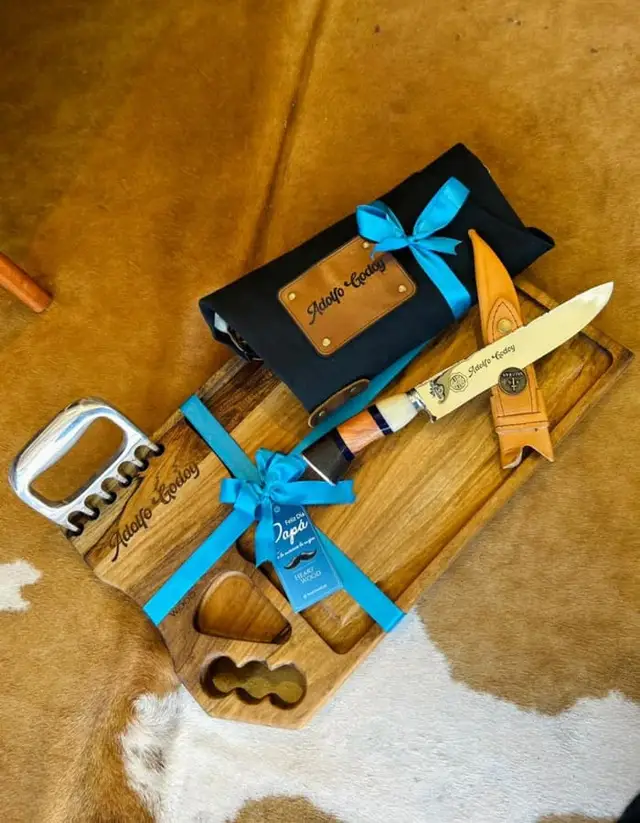 Set de asado personalizado sobre cuero vacuno