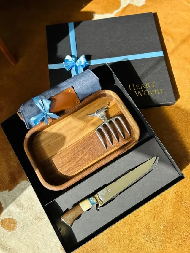 Set con bandeja, tenedor toro y cuchillo