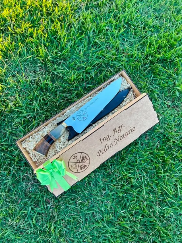 Cuchillo personalizado en caja con moño